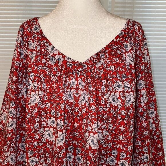StJohn’s Bay 2X Classic All American Colors Red Blue White Floral V-Neck Blouse - Picture 3 of 12